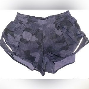 Lululemon Hotty Hot shorts 2.5, size 6, black camo